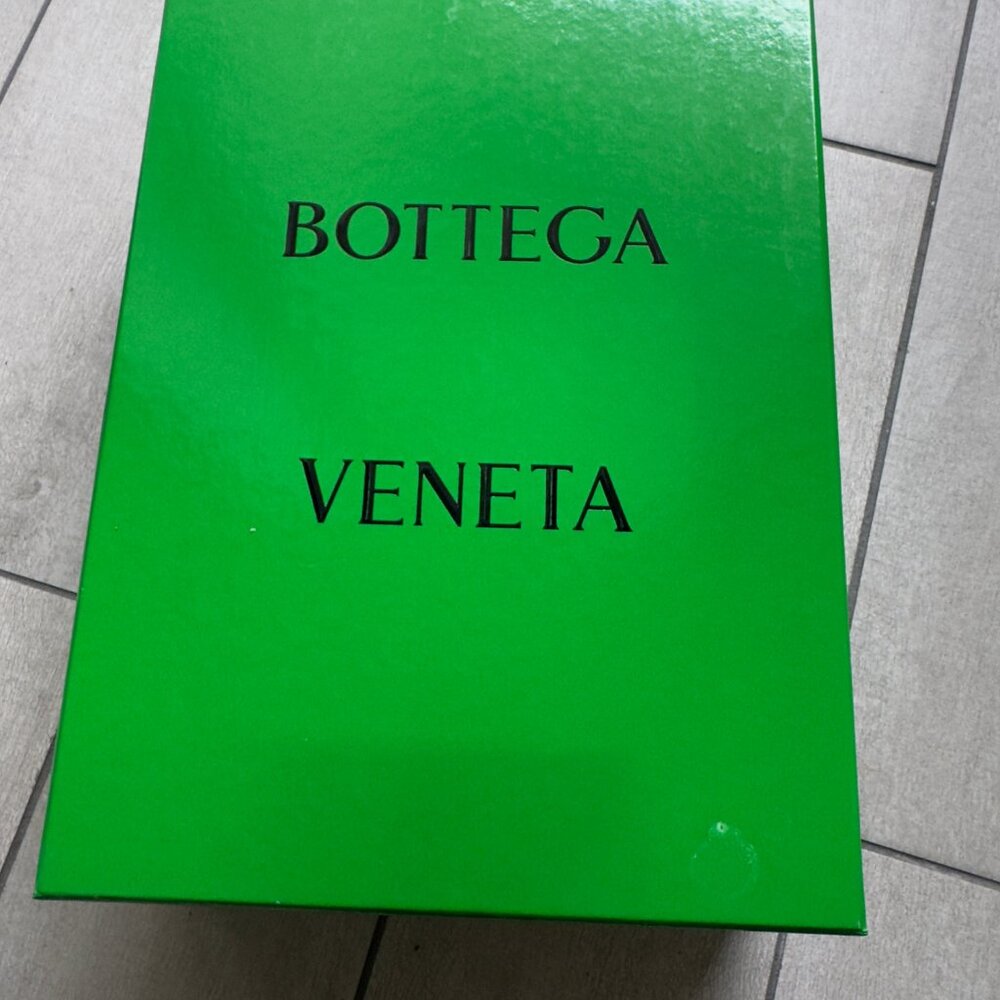 NWT BOTTEGA VENETA BEIGE STRETCH MESH PUMP - Picture 2 of 15